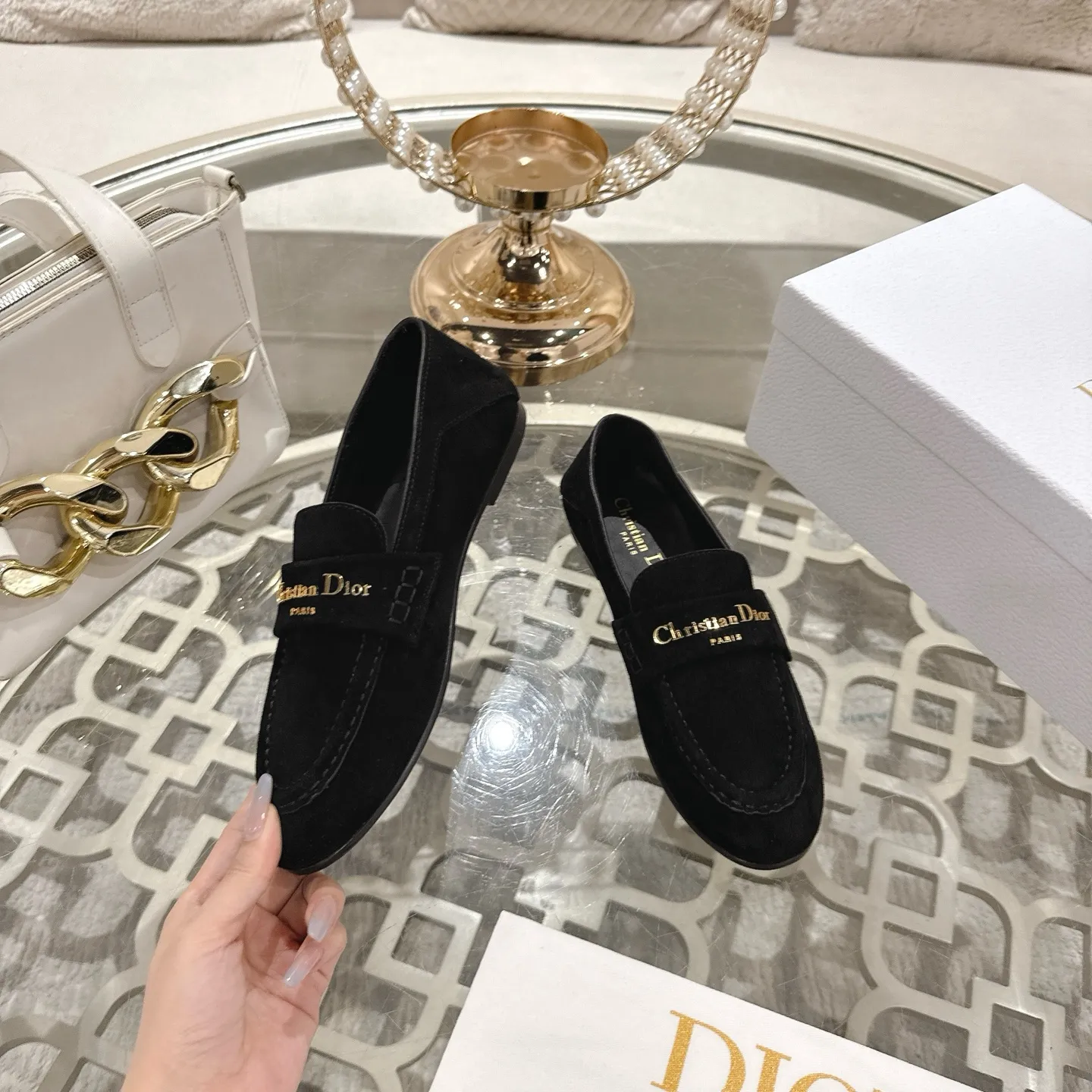 👟👟Ex-factory price 640👟👟 🍸 Dior Dior | 2025 ˢˢD Home 2025 Spring and Summer New Products The latest popular slip-on letter buckle loafers series〰 Original purchase, development and production👍🏻This Dior loafer is carefully made of black glossy cow leather, and the front letter plate is decorated with golden tone Christian Dior Paris logo. Paired with a leather-injected outsole, it adds classic style to any casual look. Upper: original cowhide/cow suede, lining: cowhide, outsole: injection molded leather outsole imported from Italy, heel height: 1cm, size: 35-42 (customized at 40.41.42)
